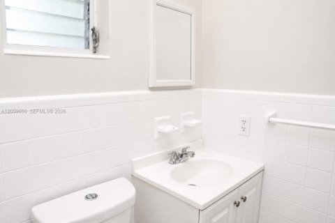 House in Hollywood, Florida 1 bedroom, 60.39 sq.m. № 2169143 - photo 12