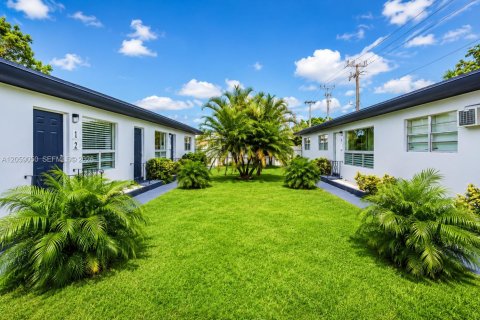 House in Hollywood, Florida 1 bedroom, 60.39 sq.m. № 2169143 - photo 15