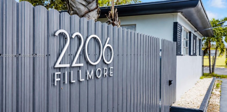 House in Hollywood, Florida 1 bedroom, 60.39 sq.m. № 2169143