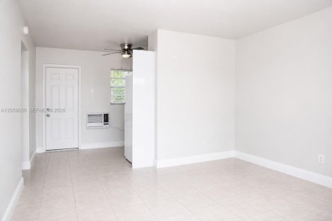 House in Hollywood, Florida 1 bedroom, 60.39 sq.m. № 2169143 - photo 7