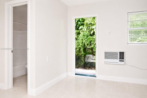 House in Hollywood, Florida 1 bedroom, 60.39 sq.m. № 2169143 - photo 9