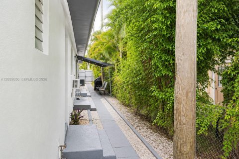 House in Hollywood, Florida 1 bedroom, 60.39 sq.m. № 2169143 - photo 10