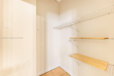 Casa en venta en Dania Beach, Florida, 3 dormitorios, 200.48 m2 № 2035417 - foto 17