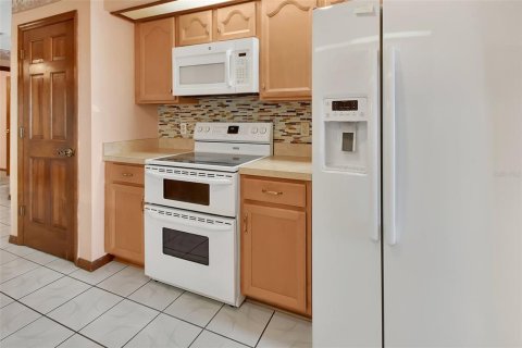 Villa ou maison à vendre à Deltona, Floride: 3 chambres, 201.13 m2 № 1870939 - photo 4