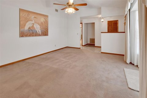 Villa ou maison à vendre à Deltona, Floride: 3 chambres, 201.13 m2 № 1870939 - photo 9