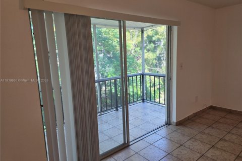 Condo in Miami, Florida, 2 bedrooms  № 1966901 - photo 20