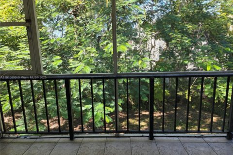 Condo in Miami, Florida, 2 bedrooms  № 1966901 - photo 21