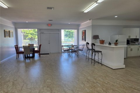 Condo in Miami, Florida, 2 bedrooms  № 1966901 - photo 8