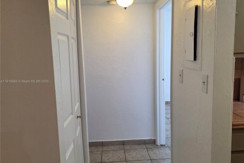 Condo in Miami, Florida, 2 bedrooms  № 1966901 - photo 19