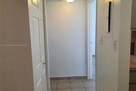 Condo in Miami, Florida, 2 bedrooms  № 1966901 - photo 22