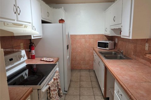 Condo in Miami, Florida, 2 bedrooms  № 1966901 - photo 18