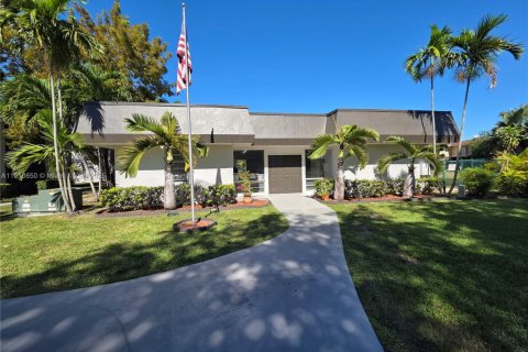 Condo in Miami, Florida, 2 bedrooms  № 1966901 - photo 6