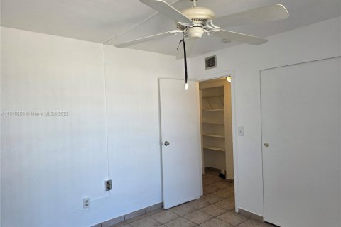 Condo in Miami, Florida, 2 bedrooms  № 1966901 - photo 23