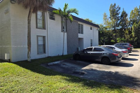 Condo in Miami, Florida, 2 bedrooms  № 1966901 - photo 2