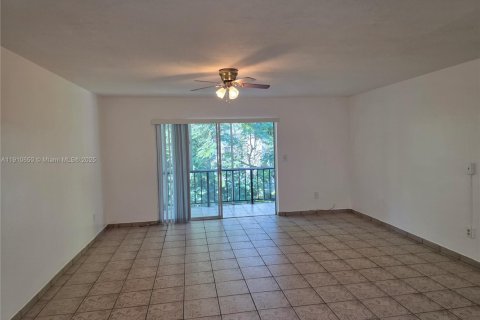 Condo in Miami, Florida, 2 bedrooms  № 1966901 - photo 14