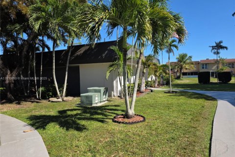 Condo in Miami, Florida, 2 bedrooms  № 1966901 - photo 5