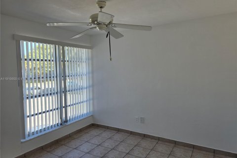 Condo in Miami, Florida, 2 bedrooms  № 1966901 - photo 24