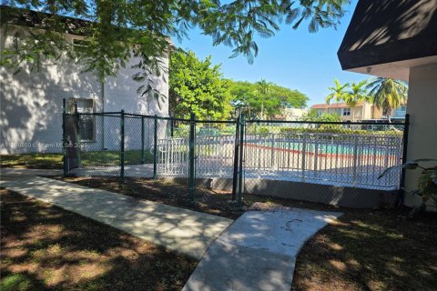 Condo in Miami, Florida, 2 bedrooms  № 1966901 - photo 10