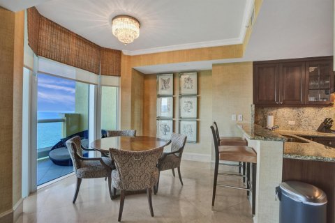 Condo in Sunny Isles Beach, Florida, 3 bedrooms № 2175820 - photo 16
