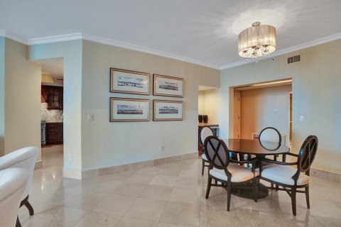 Condo in Sunny Isles Beach, Florida, 3 bedrooms № 2175820 - photo 10