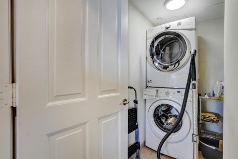 Condo in Sunny Isles Beach, Florida, 3 bedrooms № 2175820 - photo 26