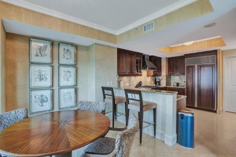 Condo in Sunny Isles Beach, Florida, 3 bedrooms № 2175820 - photo 17
