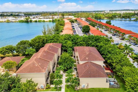 Condo in Opa-locka, Florida, 3 bedrooms  № 1842909 - photo 24