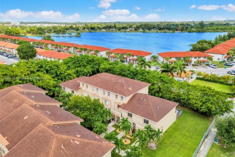 Condo in Opa-locka, Florida, 3 bedrooms  № 1842909 - photo 25