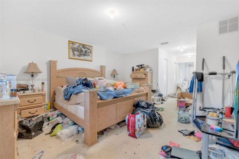 Condo in Opa-locka, Florida, 3 bedrooms  № 1842909 - photo 8