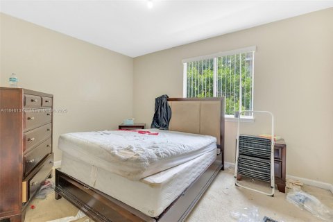 Condo in Opa-locka, Florida, 3 bedrooms  № 1842909 - photo 9
