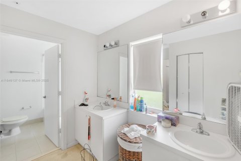 Condo in Opa-locka, Florida, 3 bedrooms  № 1842909 - photo 14