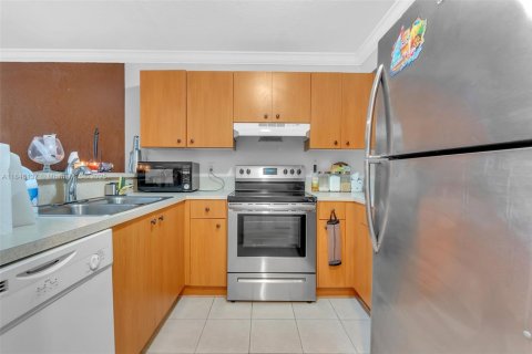 Condo in Opa-locka, Florida, 3 bedrooms  № 1842909 - photo 4