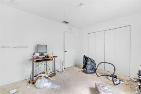 Condo in Opa-locka, Florida, 3 bedrooms  № 1842909 - photo 10