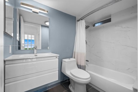 Copropriété à vendre à Fort Lauderdale, Floride: 1 chambre, 117.52 m2 № 2035349 - photo 10