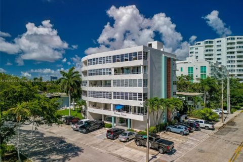 Copropriété à vendre à Fort Lauderdale, Floride: 1 chambre, 117.52 m2 № 2035349 - photo 24