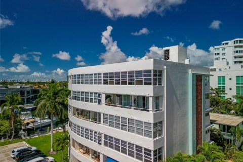 Copropriété à vendre à Fort Lauderdale, Floride: 1 chambre, 117.52 m2 № 2035349 - photo 23