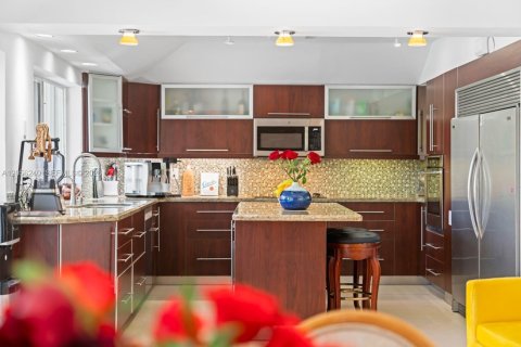 Villa ou maison à louer à North Miami Beach, Floride: 3 chambres, 224.54 m2 № 2187002 - photo 9
