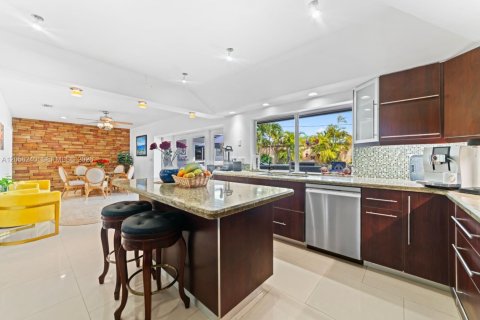Villa ou maison à louer à North Miami Beach, Floride: 3 chambres, 224.54 m2 № 2187002 - photo 11