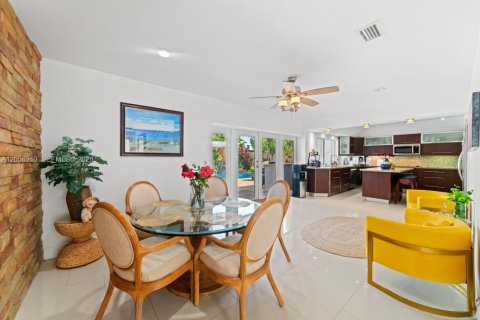 Villa ou maison à louer à North Miami Beach, Floride: 3 chambres, 224.54 m2 № 2187002 - photo 6