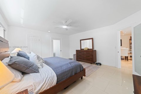 Villa ou maison à louer à North Miami Beach, Floride: 3 chambres, 224.54 m2 № 2187002 - photo 17
