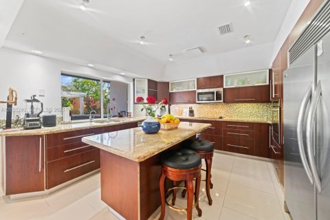 Villa ou maison à louer à North Miami Beach, Floride: 3 chambres, 224.54 m2 № 2187002 - photo 10