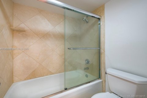 Copropriété à louer à Aventura, Floride: 2 chambres, 107.58 m2 № 2024230 - photo 14