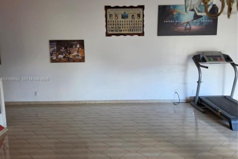 Villa ou maison à vendre à Hialeah, Floride: 3 chambres, 187.94 m2 № 2424741 - photo 5