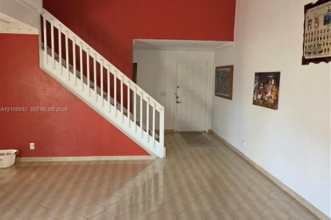 Villa ou maison à vendre à Hialeah, Floride: 3 chambres, 187.94 m2 № 2424741 - photo 3