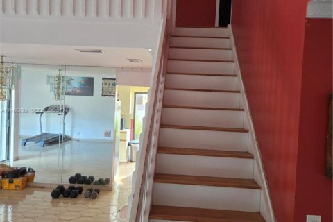 Villa ou maison à vendre à Hialeah, Floride: 3 chambres, 187.94 m2 № 2424741 - photo 4