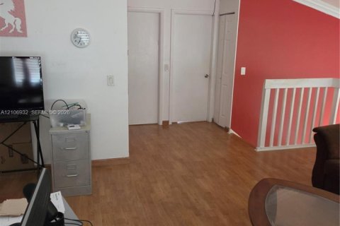 Villa ou maison à vendre à Hialeah, Floride: 3 chambres, 187.94 m2 № 2424741 - photo 7