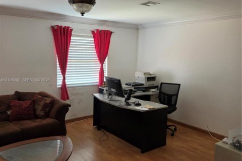 Villa ou maison à vendre à Hialeah, Floride: 3 chambres, 187.94 m2 № 2424741 - photo 6