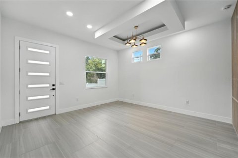 House in Orlando, Florida 5 bedrooms, 348.29 sq.m. № 1850256 - photo 2