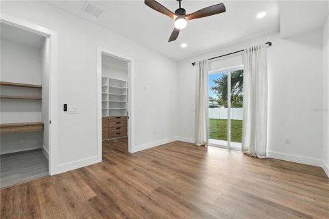 House in Orlando, Florida 5 bedrooms, 348.29 sq.m. № 1850256 - photo 15