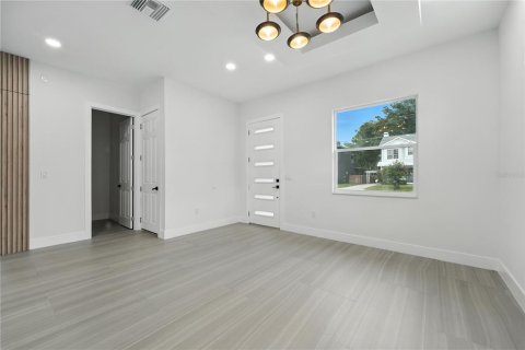 House in Orlando, Florida 5 bedrooms, 348.29 sq.m. № 1850256 - photo 3